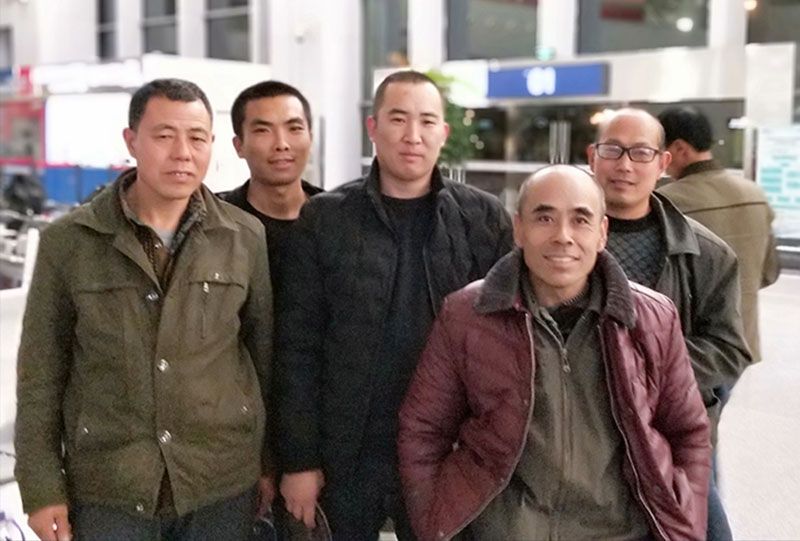 出国人员准备登机3.jpg